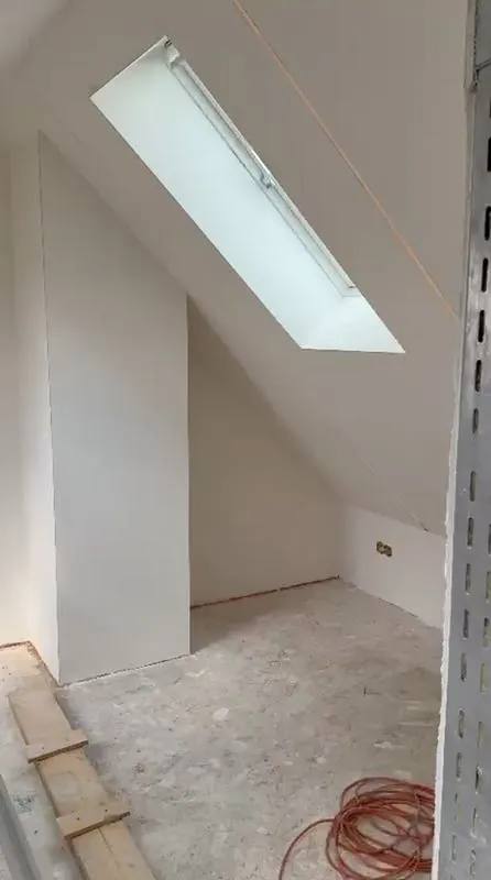Průlet podkrovím s instalovaným LED osvětlením